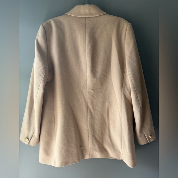 Viyella size L Wool/Cashmere Women's Tan Blazer/jacket, gold hardware Button - Picture 8 of 9